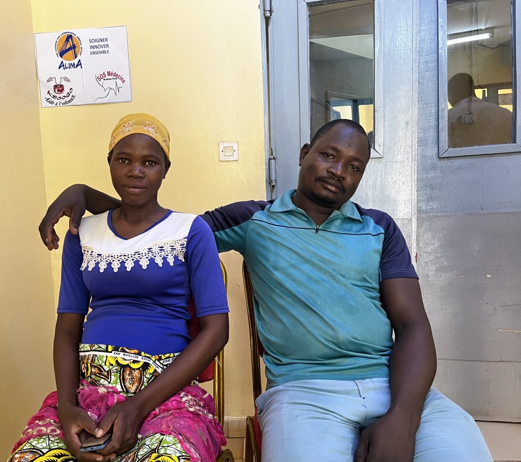 Titao, Barsalogho : là où la chirurgie redonne espoir 2 2 Chirurgie Titao Burkina Faso Zoenabo Sawadogo mari Adama