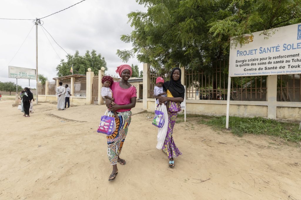 N'Djamena : les familles, vigies dans la lutte contre la malnutrition 3 3 - bracelet-pb-utilisation-famille
